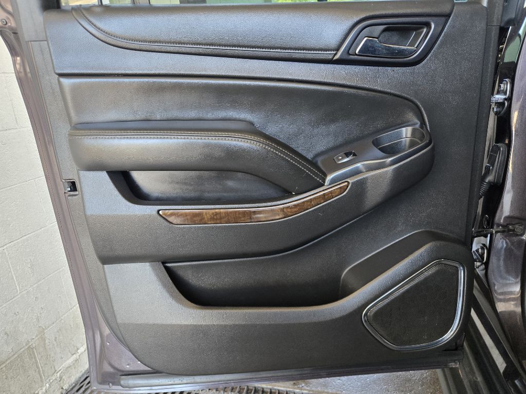 2015 Chevrolet Suburban Image 12