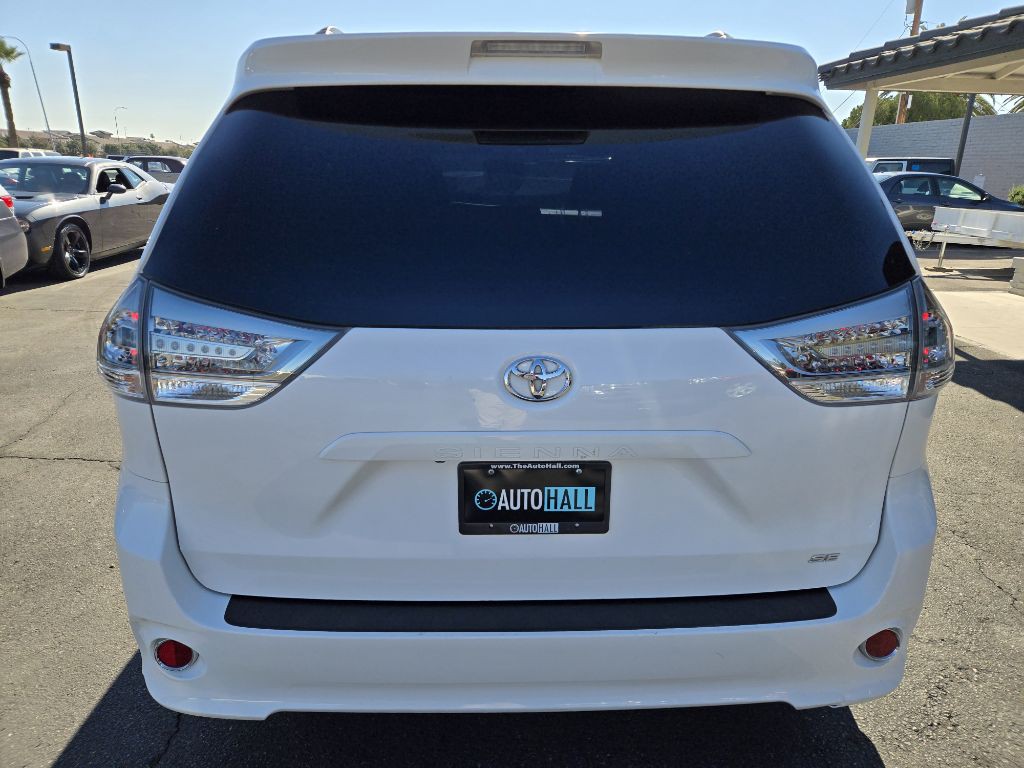 2016 Toyota Sienna Image 4