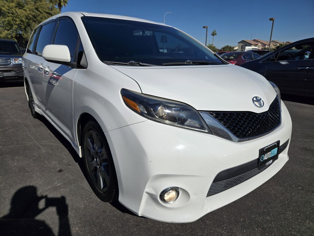 2016 Toyota Sienna Image 6
