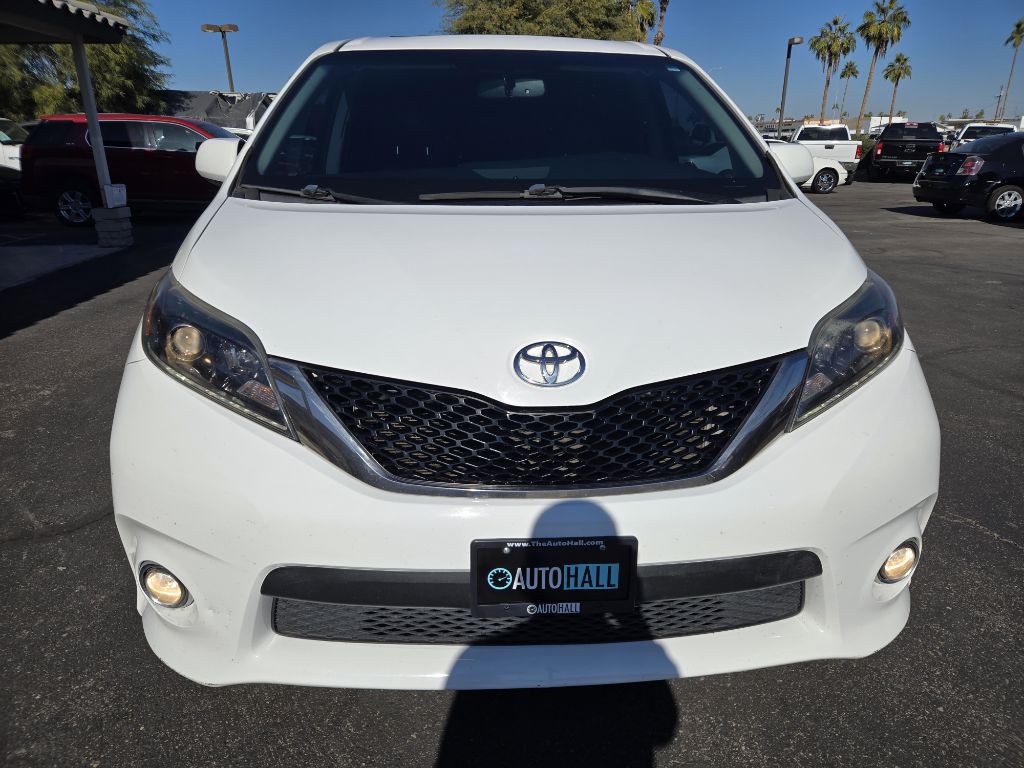 2016 Toyota Sienna Image 7