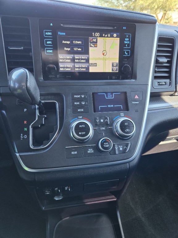 2016 Toyota Sienna Image 23