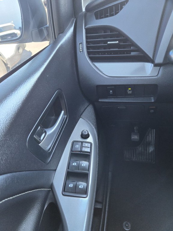 2016 Toyota Sienna Image 25