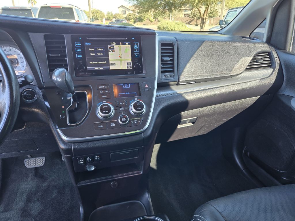 2016 Toyota Sienna Image 27