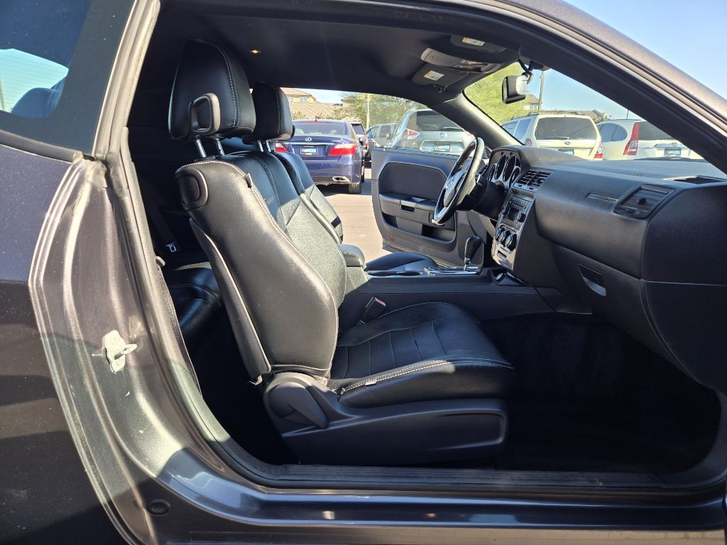 2013 Dodge Challenger Image 12