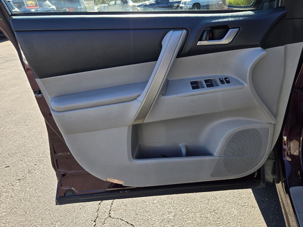 2012 Toyota Highlander Image 11