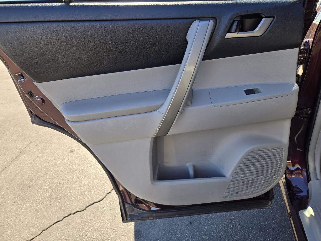 2012 Toyota Highlander Image 13