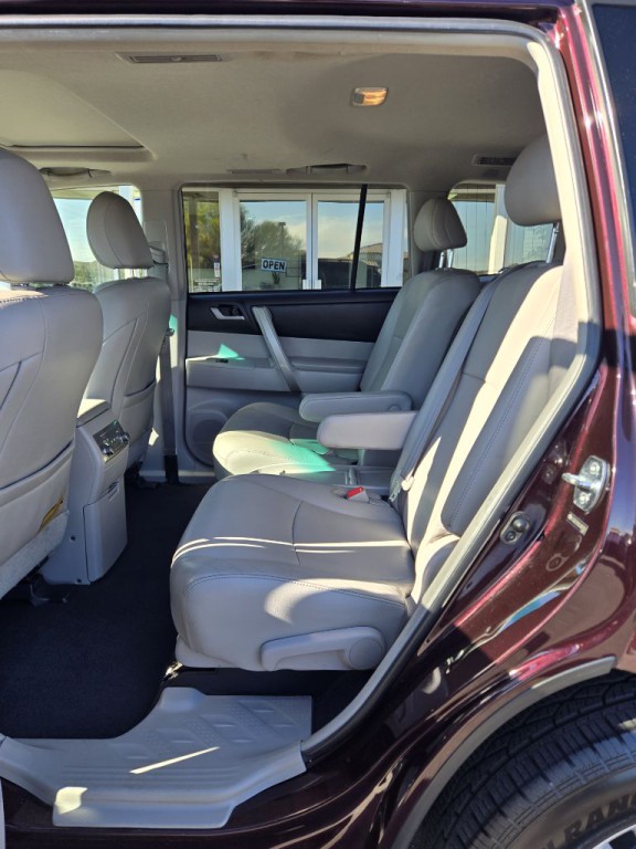 2012 Toyota Highlander Image 16