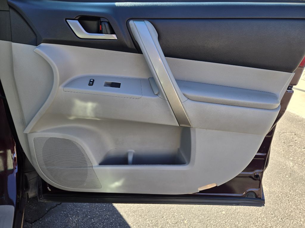 2012 Toyota Highlander Image 19