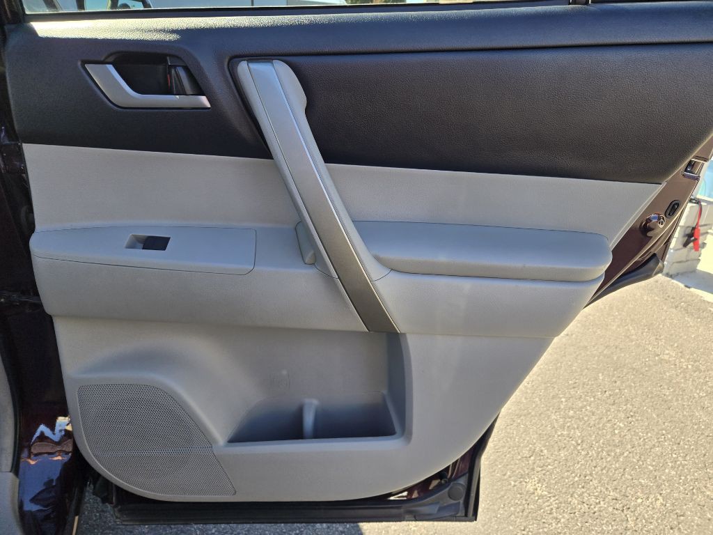 2012 Toyota Highlander Image 22