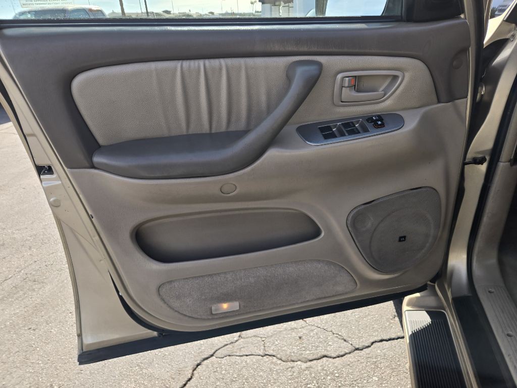 2005 Toyota Sequoia Image 10