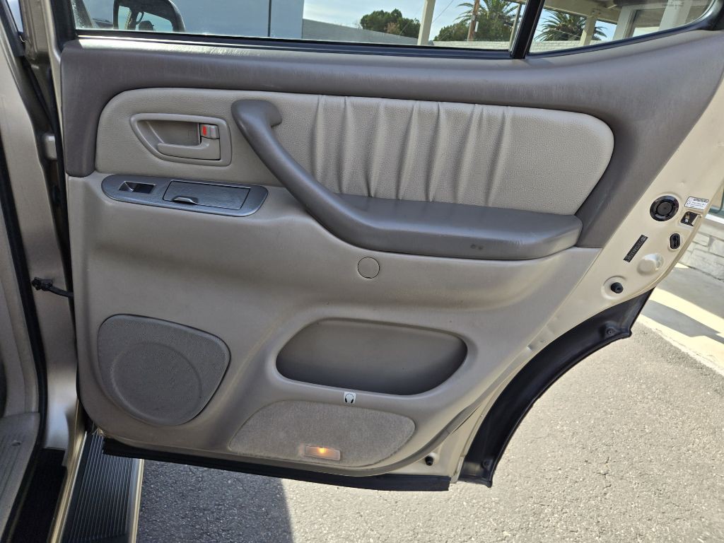 2005 Toyota Sequoia Image 14