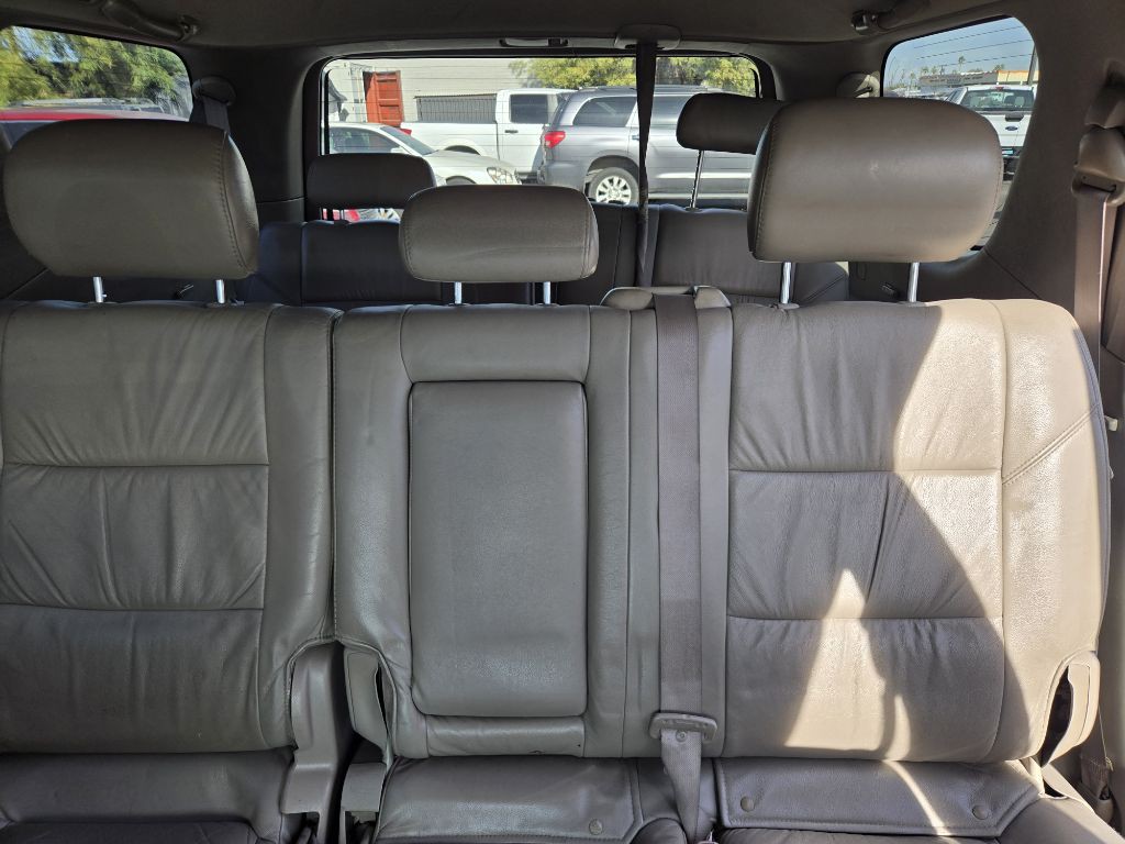 2005 Toyota Sequoia Image 16
