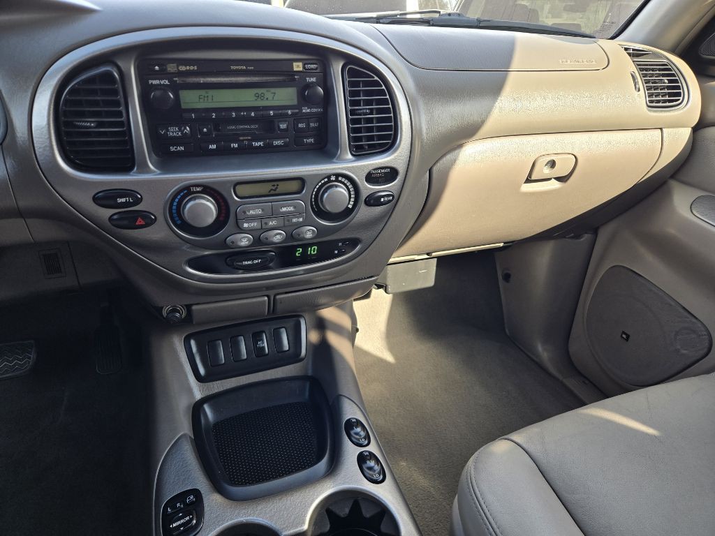 2005 Toyota Sequoia Image 22