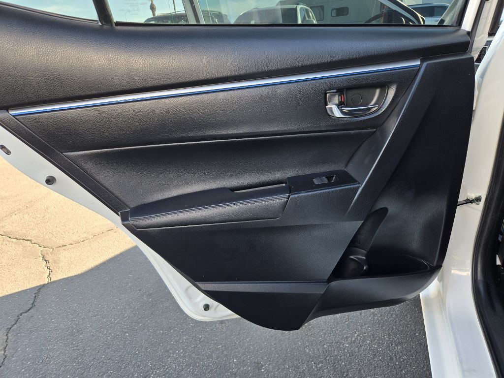 2015 Toyota Corolla Image 12