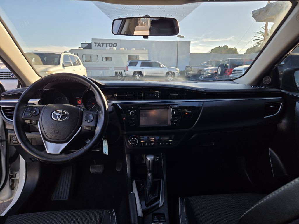 2015 Toyota Corolla Image 13