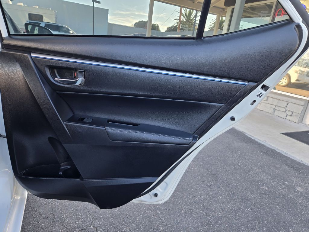 2015 Toyota Corolla Image 14