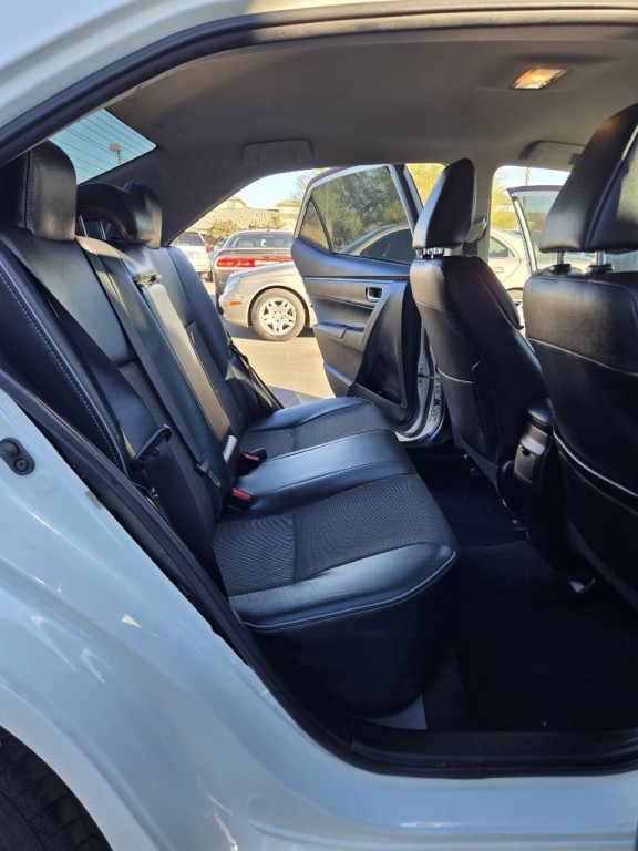 2015 Toyota Corolla Image 15