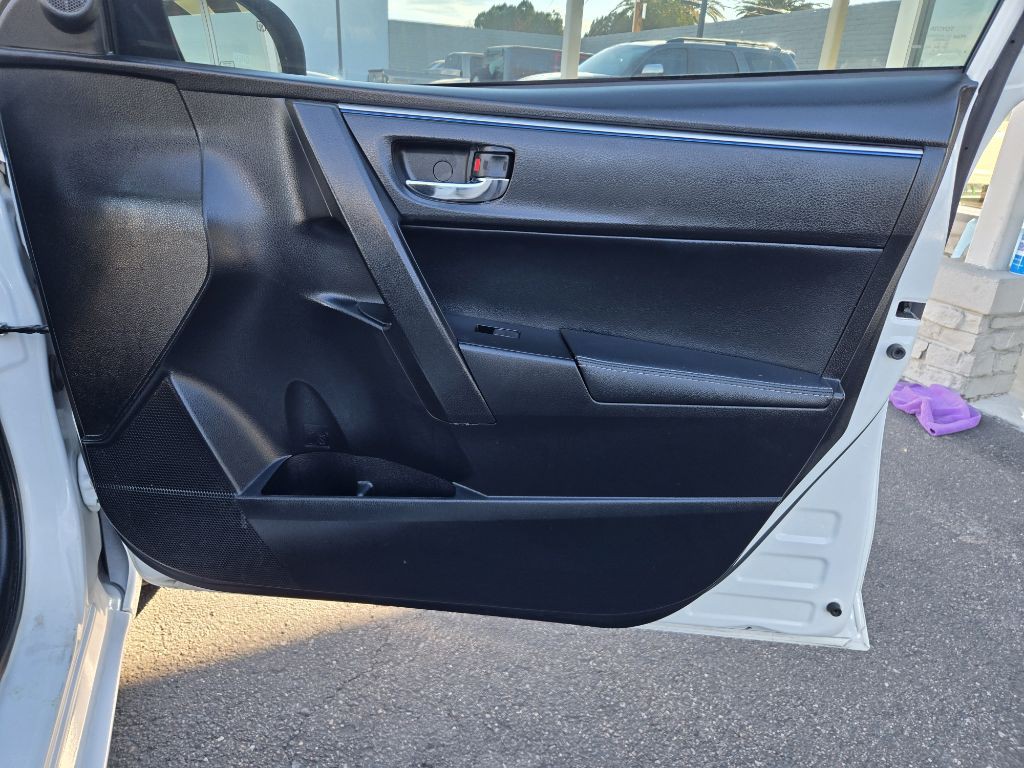 2015 Toyota Corolla Image 16