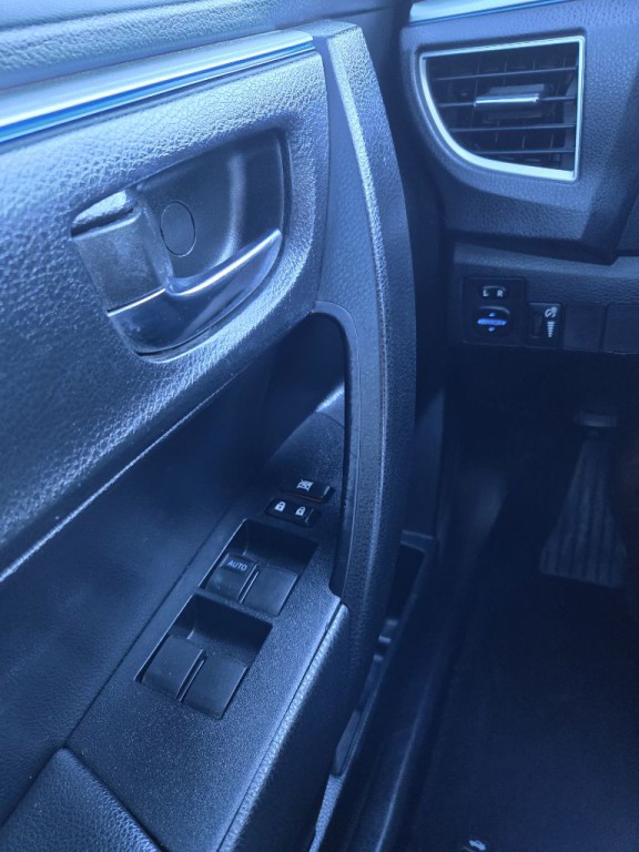 2015 Toyota Corolla Image 17