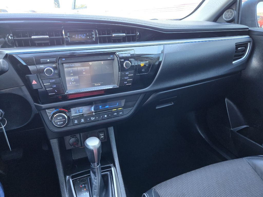 2015 Toyota Corolla Image 20