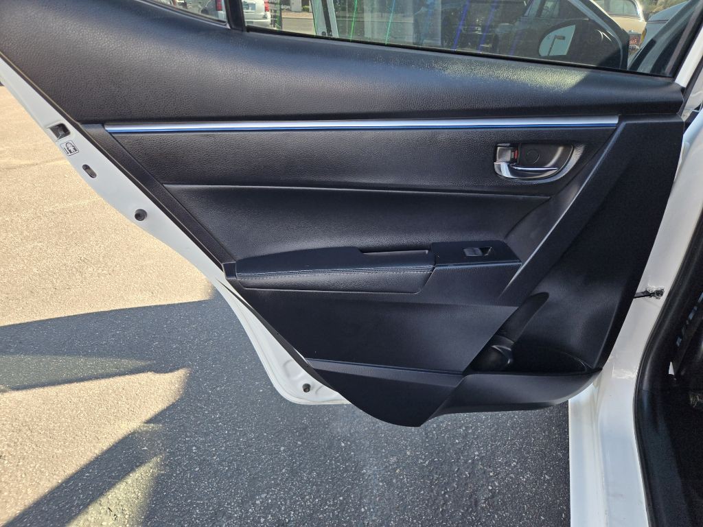 2015 Toyota Corolla Image 25