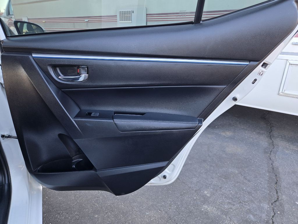 2015 Toyota Corolla Image 29