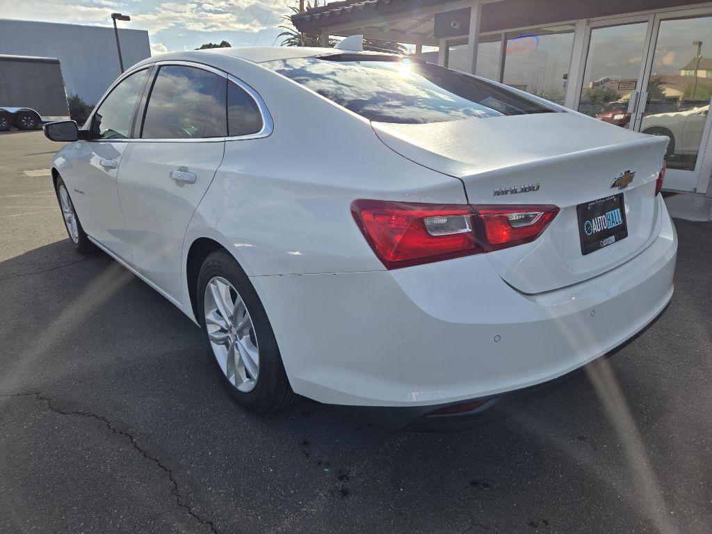 2017 Chevrolet Malibu Image 3
