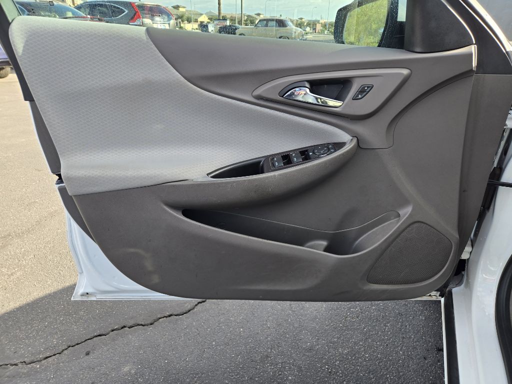 2017 Chevrolet Malibu Image 10