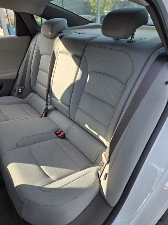 2017 Chevrolet Malibu Image 11