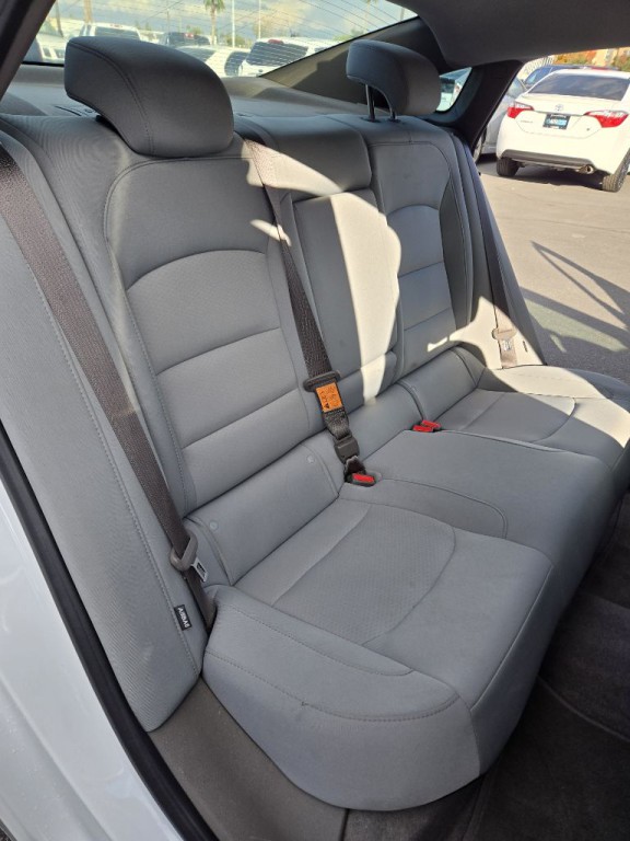 2017 Chevrolet Malibu Image 13