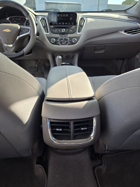 2017 Chevrolet Malibu Image 14