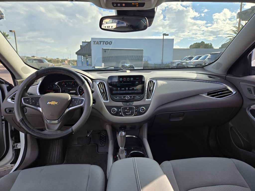 2017 Chevrolet Malibu Image 16