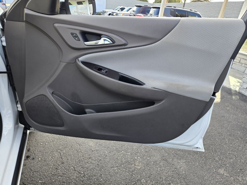 2017 Chevrolet Malibu Image 18