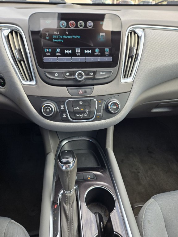 2017 Chevrolet Malibu Image 19