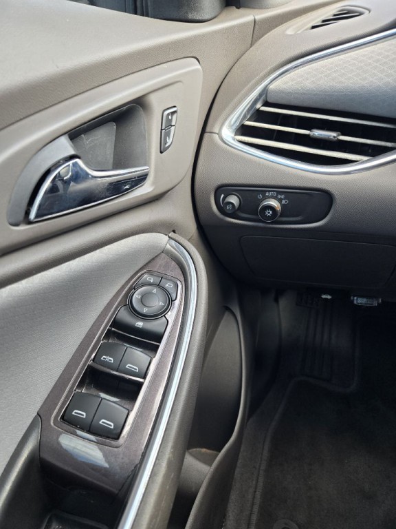 2017 Chevrolet Malibu Image 21