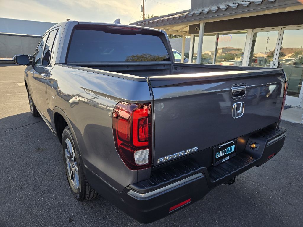 2017 Honda Ridgeline Image 3
