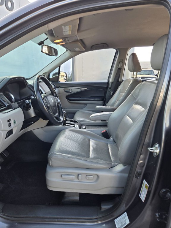 2017 Honda Ridgeline Image 9