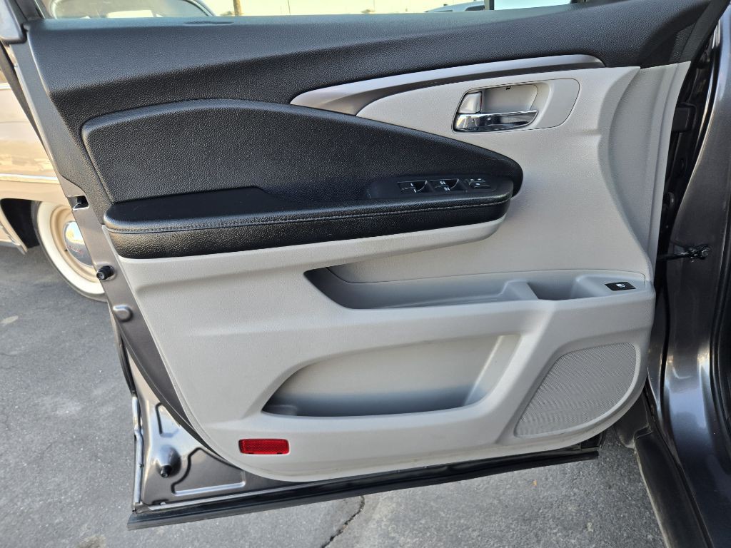 2017 Honda Ridgeline Image 10