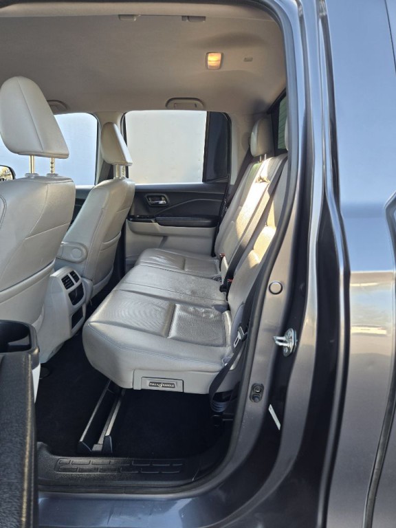 2017 Honda Ridgeline Image 11