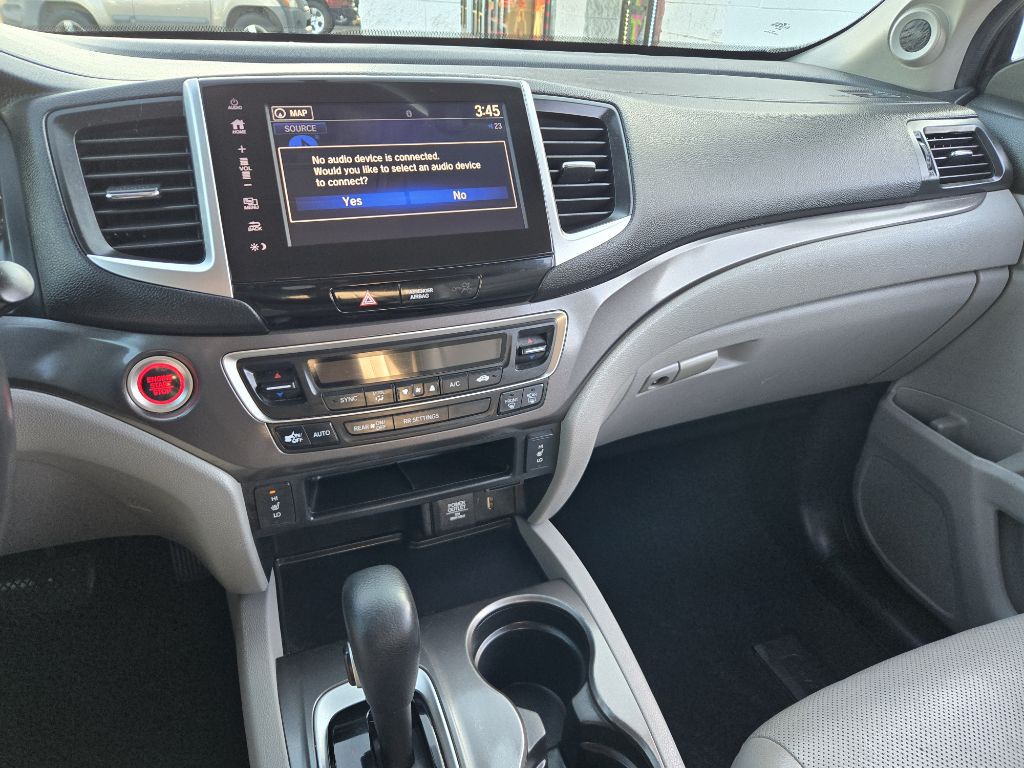 2017 Honda Ridgeline Image 18