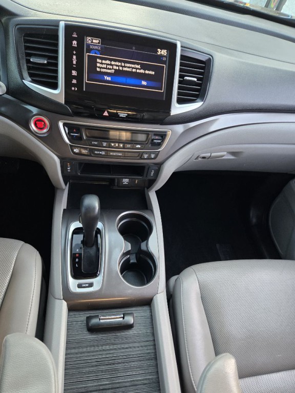 2017 Honda Ridgeline Image 19