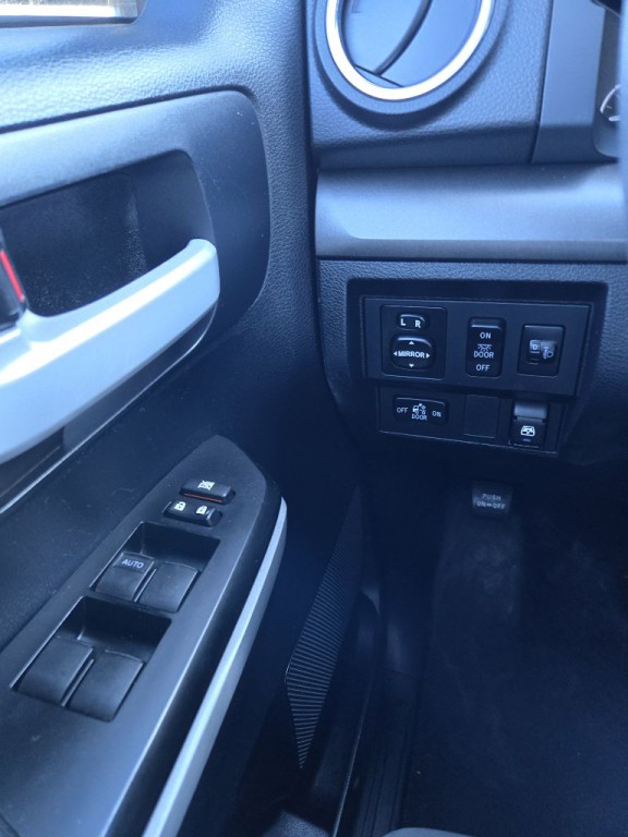 2014 Toyota Tundra Image 21