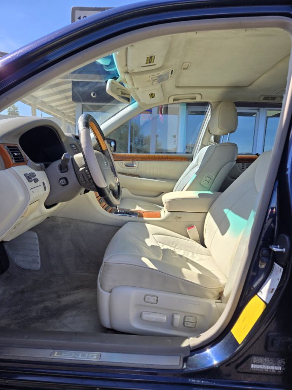 2004 Lexus LS Image 9