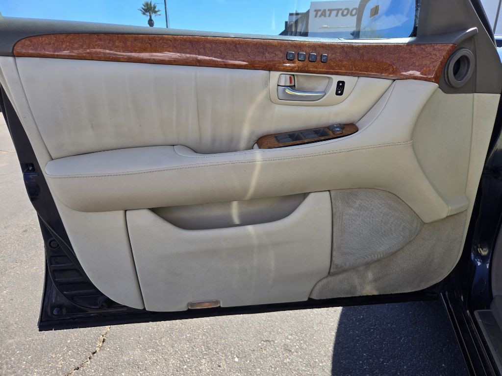 2004 Lexus LS Image 13