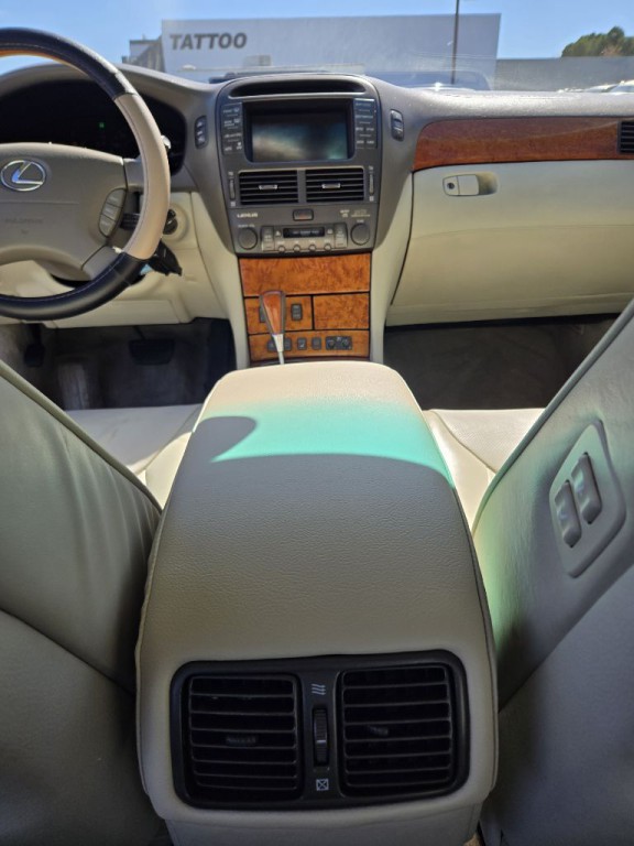 2004 Lexus LS Image 16