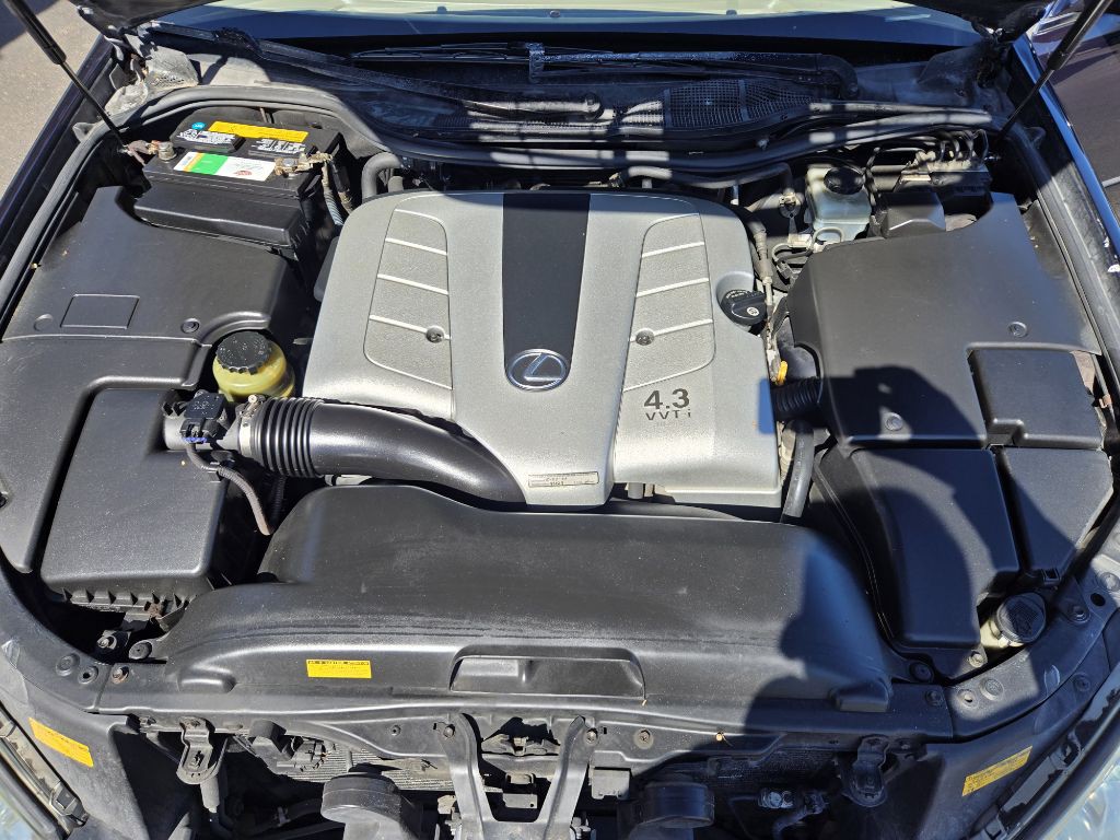 2004 Lexus LS Image 20
