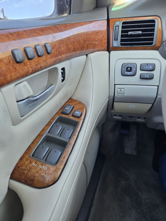 2004 Lexus LS Image 23