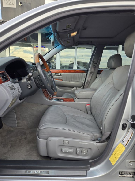 2005 Lexus LS Image 10