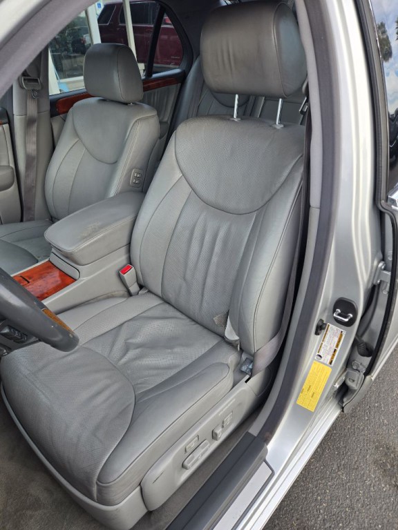 2005 Lexus LS Image 11