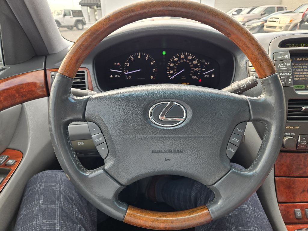 2005 Lexus LS Image 23